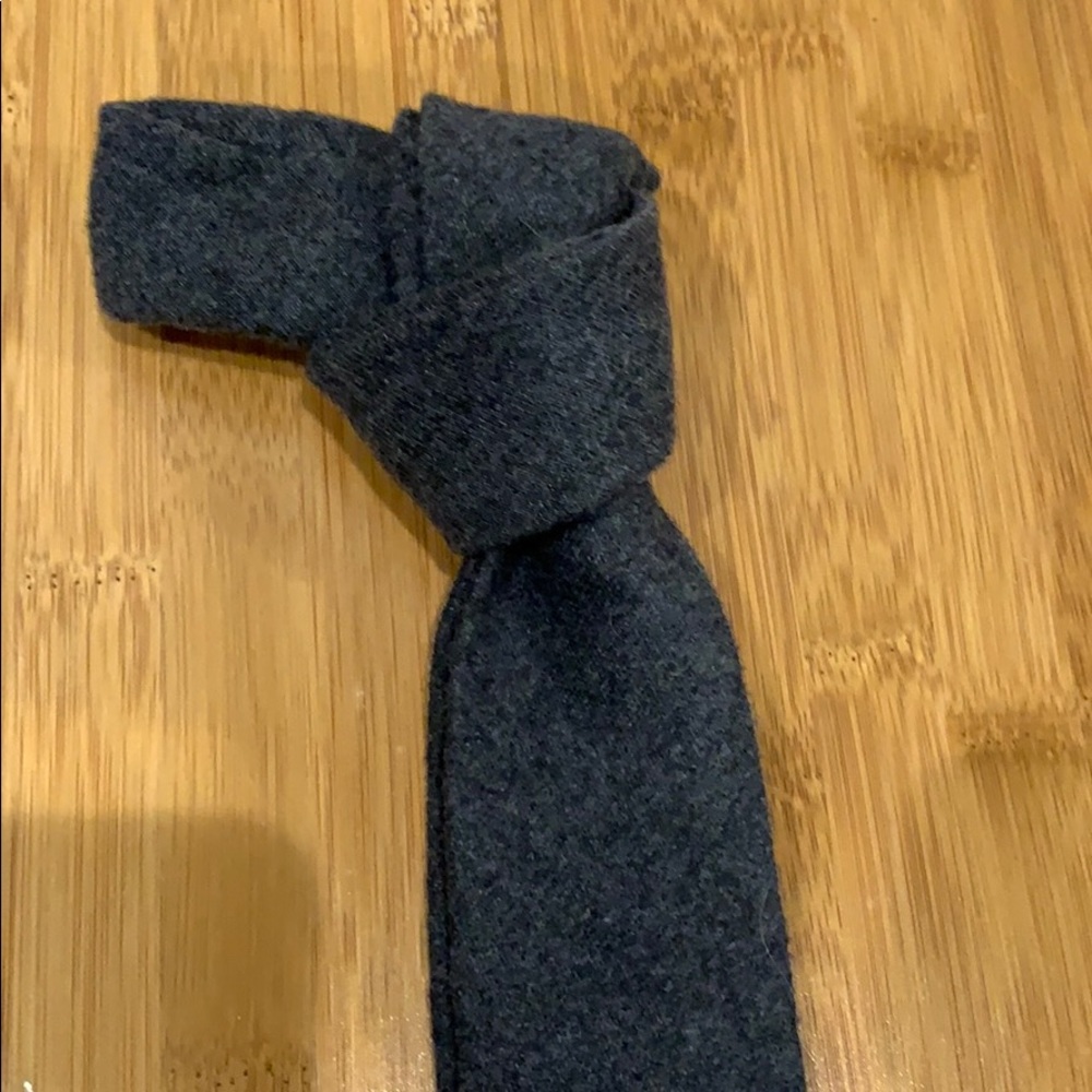 Penguin skinny tie. Gray, “wool look” - Picture 2 of 6
